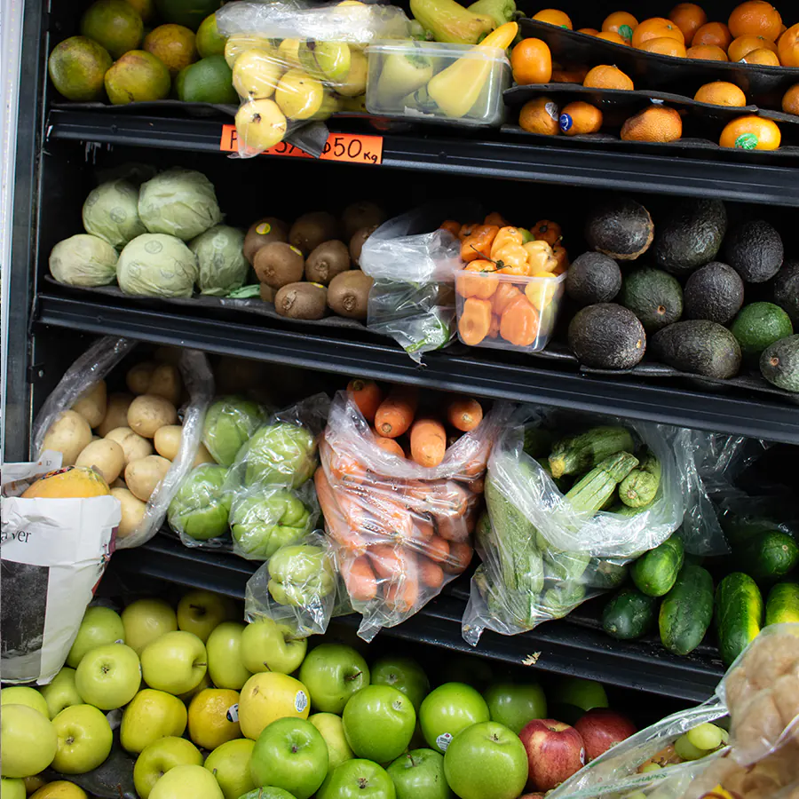 Variedad de frutas y verduras frescas disponibles en Super Abarrotes Los Güeros, Arandas.